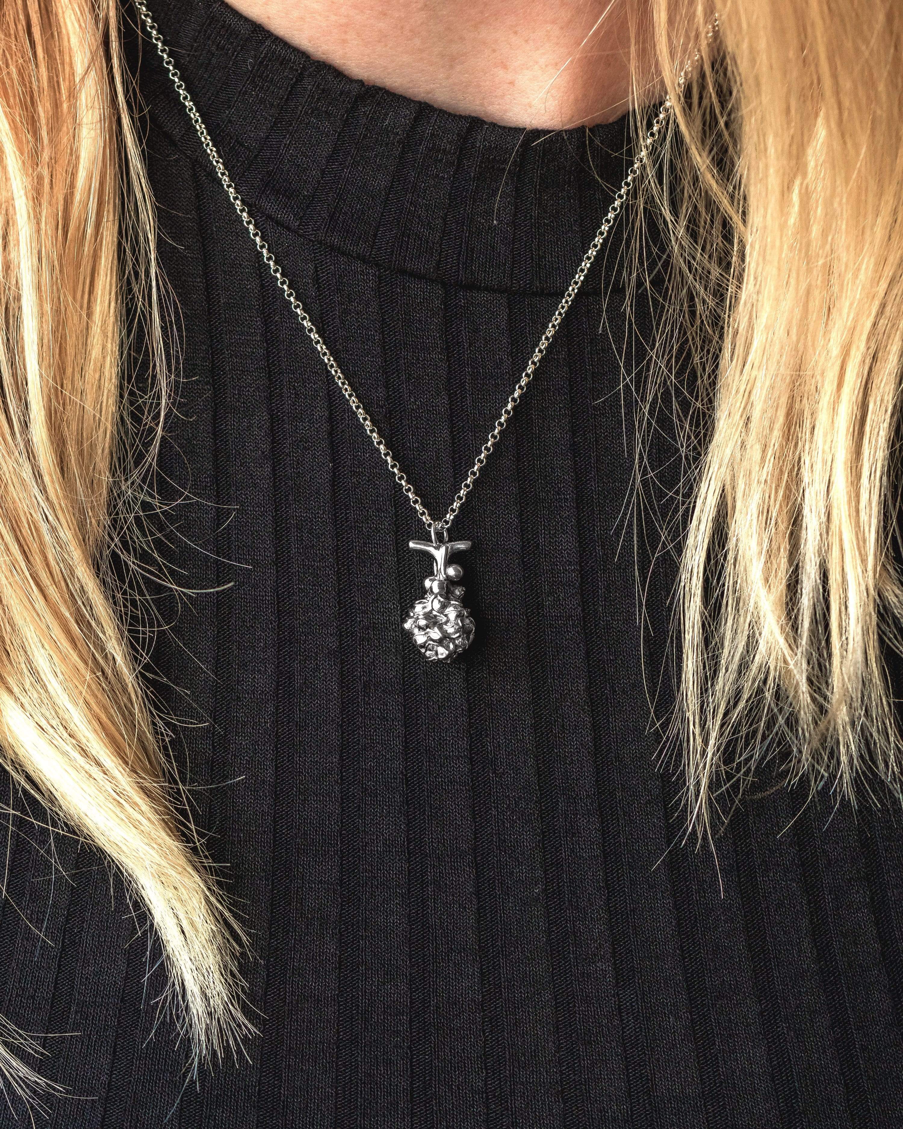 Alveolus Necklace styled on a model, emphasizing its elegant and scientific design for a modern fashion statement. Alveolus Necklace styled on a model, emphasizing its elegant and scientific design for a modern fashion statement.