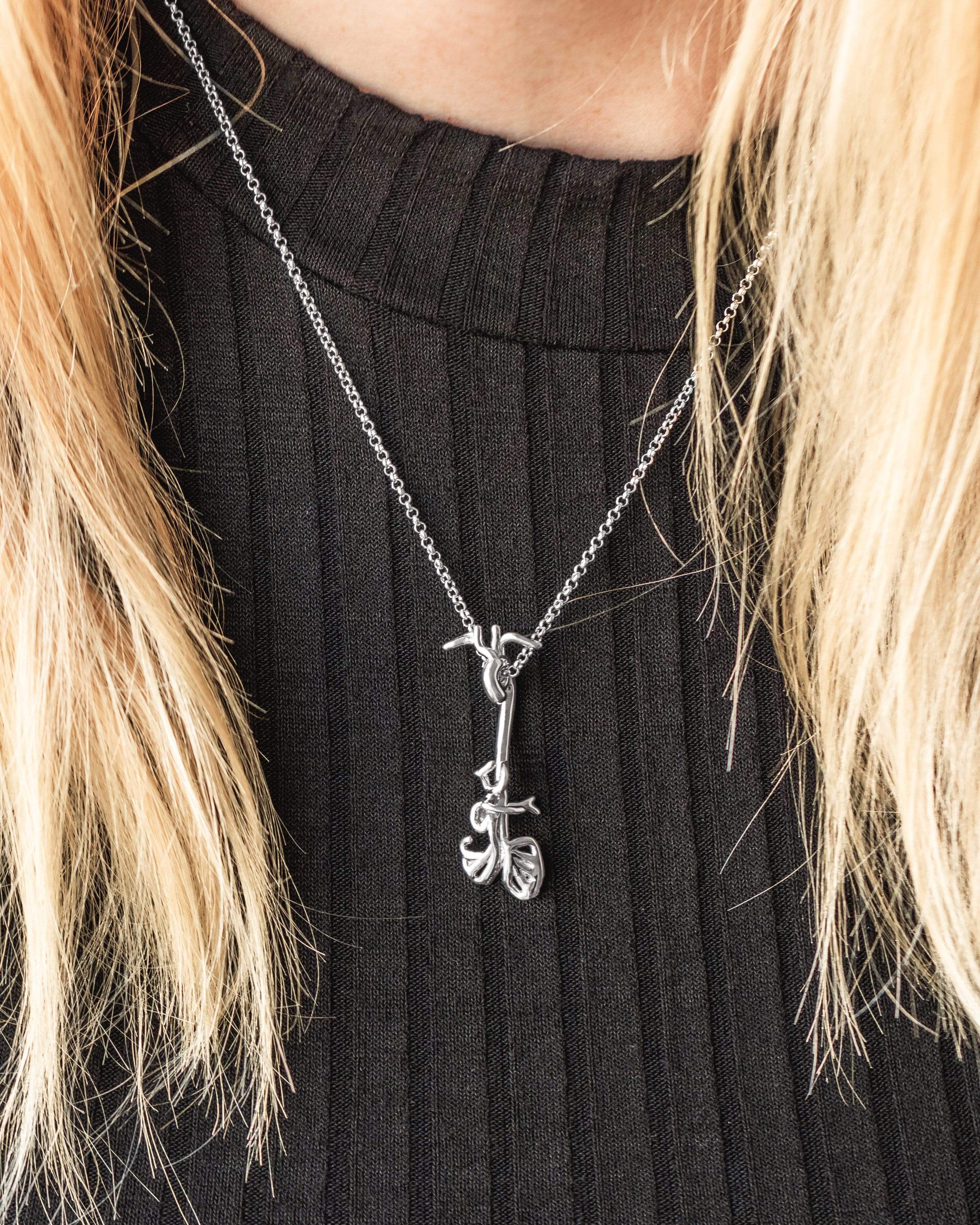 Close-up of the aorta necklace worn by a model, showcasing its elegant and scientific design. Close-up of the aorta necklace worn by a model, showcasing its elegant and scientific design.
