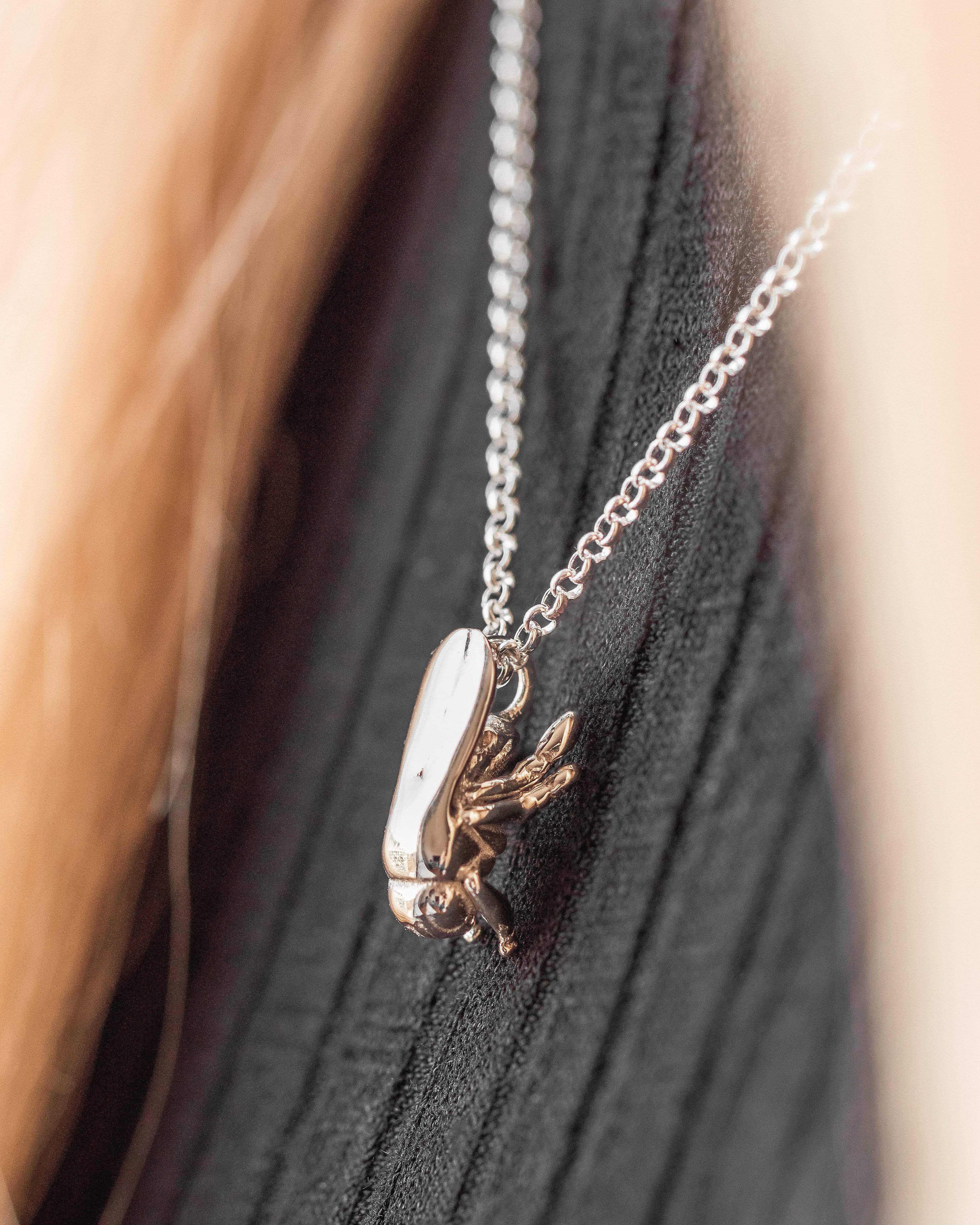 Elegant science-inspired jewelry featuring a 3D-printed drosophila pendant, perfect for geneticists and entomologists. Elegant science-inspired jewelry featuring a 3D-printed drosophila pendant, perfect for geneticists and entomologists.