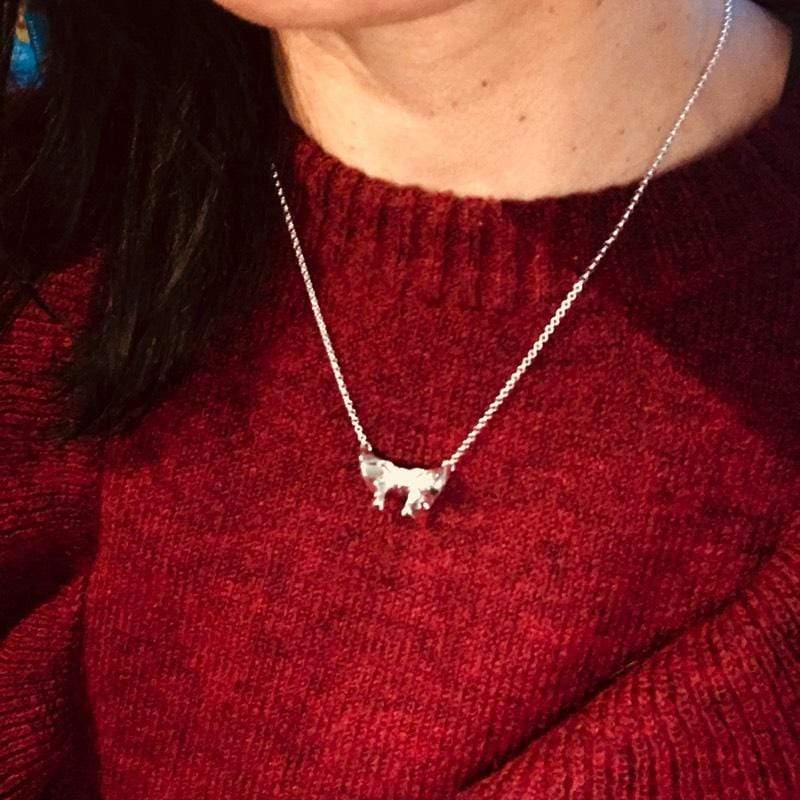 Model wearing the sphenoid bone necklace, highlighting its unique anatomical design and elegant craftsmanship. Model wearing the sphenoid bone necklace, highlighting its unique anatomical design and elegant craftsmanship.