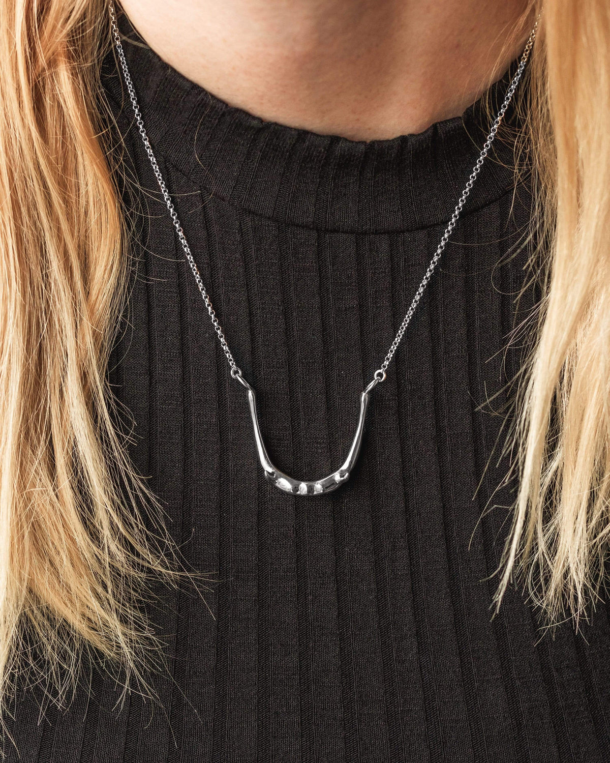 hyoid-bone-necklaces-science- 